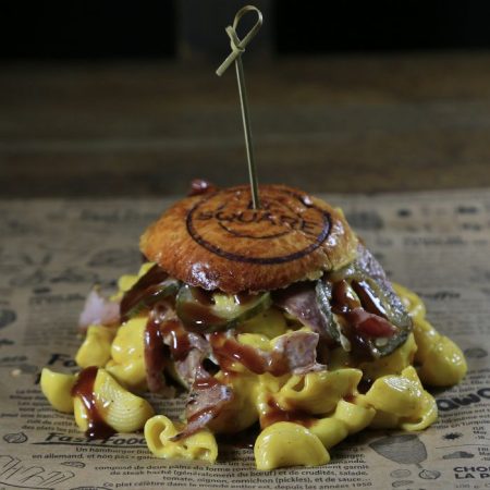 MAC & CHEESE BACON BURGER