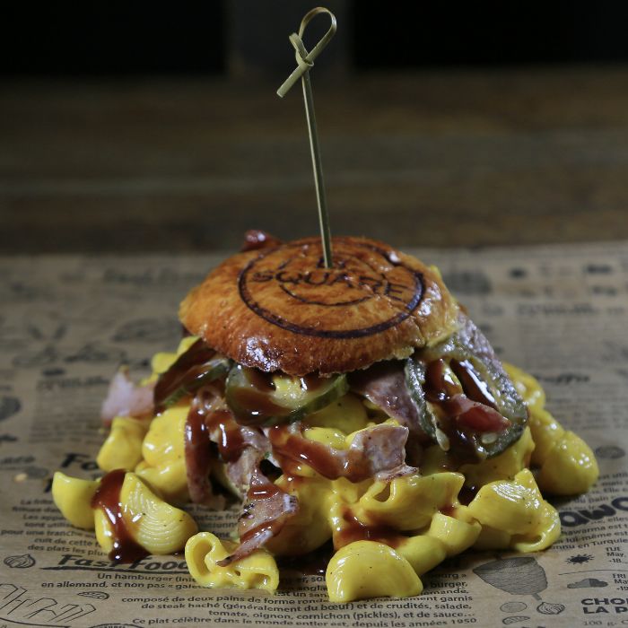 MAC & CHEESE BACON BURGER